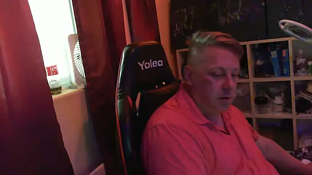 Snapshot of Mic_Oxinner chatting on October 4, 2025, 9:27 pm Mic Oxinner online show from October 4, 2025, 9:27 pm