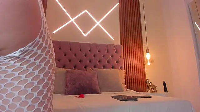 Snapshot of Sophia_turneer chatting on December 20, 2025, 10:29 am Sophia turneer online show from December 20, 2025, 10:29 am