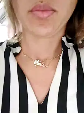 Snapshot of melissa_35_ chatting on November 3, 2025, 1:00 am melissa 35 online show from November 3, 2025, 1:00 am