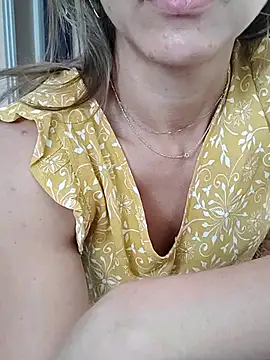 Snapshot of melissa_35_ chatting on October 23, 2025, 2:05 pm melissa 35 online show from October 23, 2025, 2:05 pm