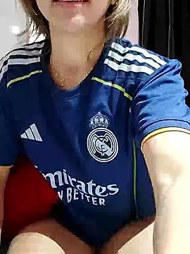 Snapshot of melissa_35_ chatting on October 27, 2025, 12:17 pm melissa 35 online show from October 27, 2025, 12:17 pm