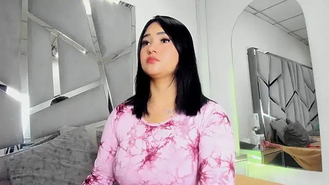 Snapshot of Catherinee69_x chatting on September 18, 2025, 3:53 am Catherinee69 x online show from September 18, 2025, 3:53 am