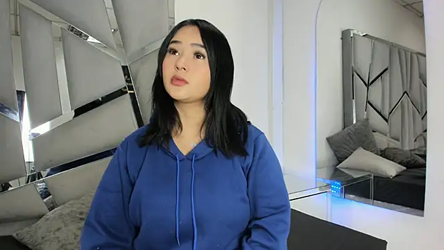 Snapshot of Catherinee69_x chatting on October 10, 2025, 3:18 am Catherinee69 x online show from October 10, 2025, 3:18 am