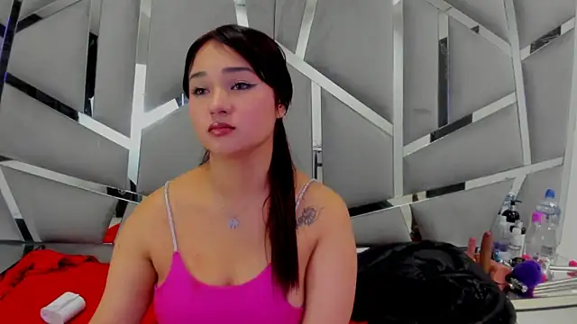 Snapshot of Catherinee69_x chatting on March 4, 2025, 7:19 am Catherinee69 x online show from March 4, 2025, 7:19 am