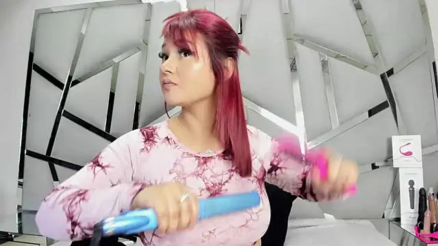 Snapshot of Catherinee69_x chatting on February 25, 2026, 4:01 am Catherinee69 x online show from February 25, 2026, 4:01 am