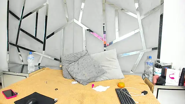 Snapshot of Catherinee69_x chatting on October 1, 2025, 3:22 am Catherinee69 x online show from October 1, 2025, 3:22 am