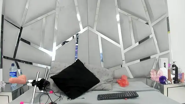 Snapshot of Catherinee69_x chatting on March 12, 2025, 10:39 pm Catherinee69 x online show from March 12, 2025, 10:39 pm