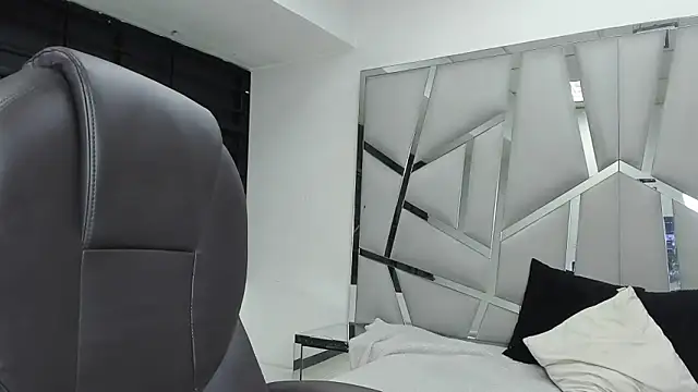 Snapshot of Catherinee69_x chatting on February 17, 2026, 3:26 am Catherinee69 x online show from February 17, 2026, 3:26 am