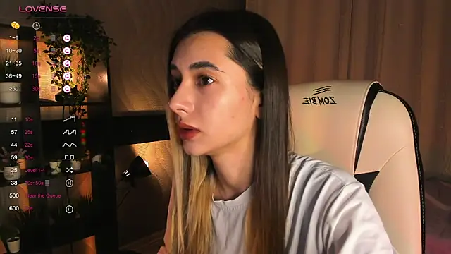 DarlaLike online show from November 9, 2025, 3:32 am