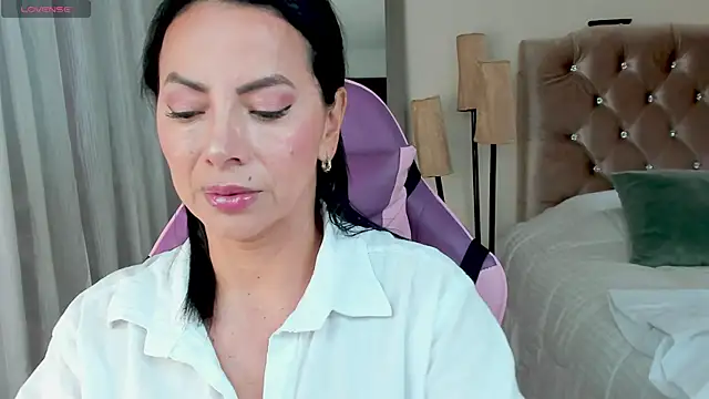 veronika naughty online show from September 25, 2025, 2:23 pm