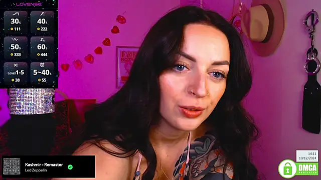 Billiexxox online show from December 19, 2024, 2:13 pm