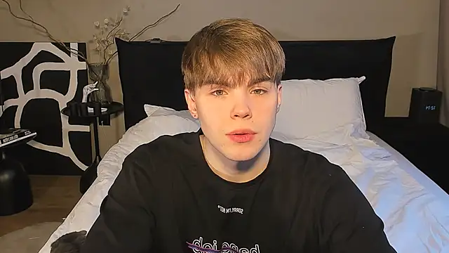 Snapshot of simonwnl chatting on December 17, 2025, 9:14 am simonwnl online show from December 17, 2025, 9:14 am