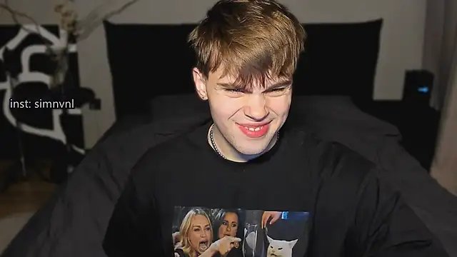 Snapshot of simonwnl chatting on December 3, 2025, 8:52 pm simonwnl online show from December 3, 2025, 8:52 pm