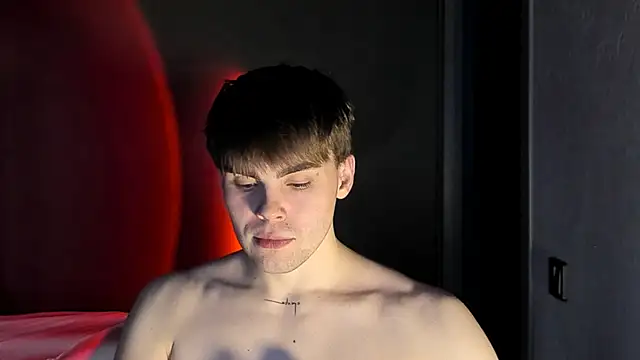 Snapshot of simonwnl chatting on October 24, 2025, 10:42 pm simonwnl online show from October 24, 2025, 10:42 pm