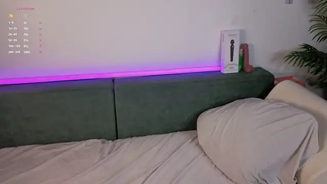 selina coy online show from April 15, 2026, 9:26 pm