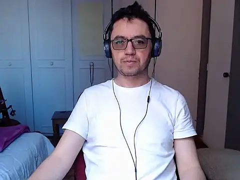 Snapshot of Diptongo chatting on December 3, 2025, 3:00 pm Diptongo online show from December 3, 2025, 3:00 pm