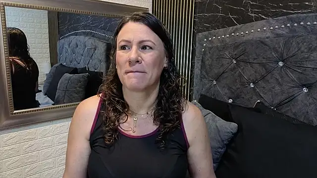 Snapshot of charlotte__G chatting on May 17, 2026, 11:43 am charlotte G online show from May 17, 2026, 11:43 am