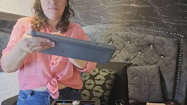 Snapshot of charlotte__G chatting on March 26, 2026, 11:08 am charlotte G online show from March 26, 2026, 11:08 am