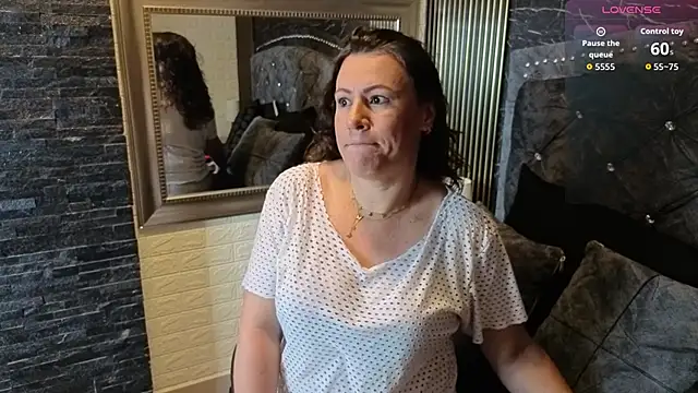 Snapshot of charlotte__G chatting on May 24, 2026, 12:38 pm charlotte G online show from May 24, 2026, 12:38 pm