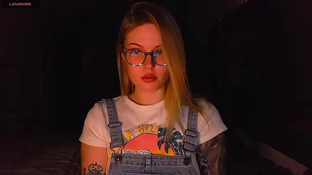 VoluptuousDreams online show from February 7, 2025, 3:30 pm