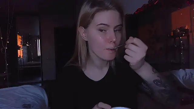 VoluptuousDreams online show from January 4, 2025, 12:49 pm