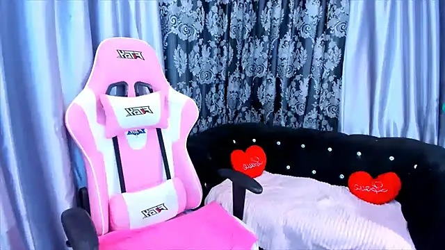 Snapshot of KamilaFoxy chatting on November 7, 2025, 3:11 am KamilaFoxy online show from November 7, 2025, 3:11 am