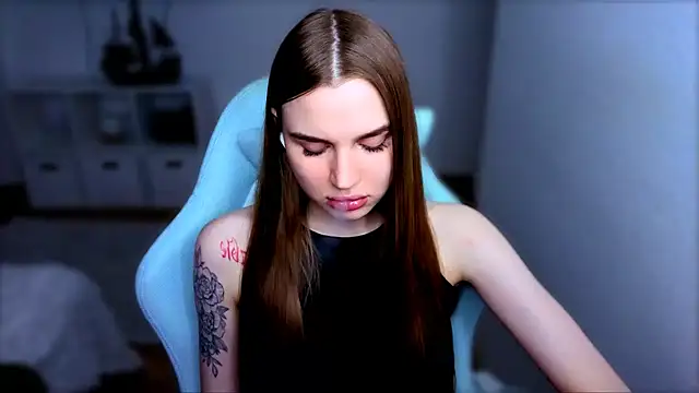 StellaLawless online show from November 4, 2025, 7:50 pm