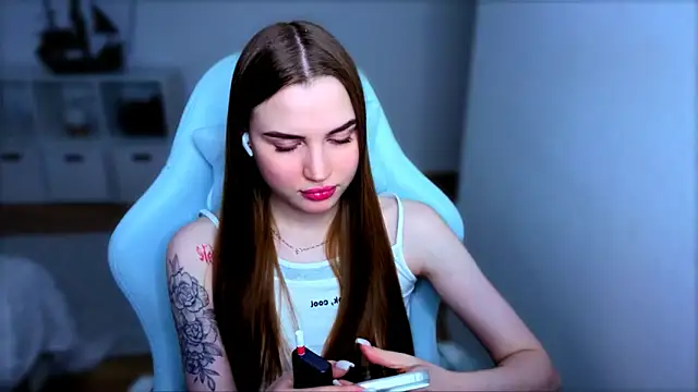 StellaLawless online show from November 11, 2025, 7:58 am