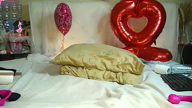 GlitterZOE online show from February 15, 2026, 7:02 pm