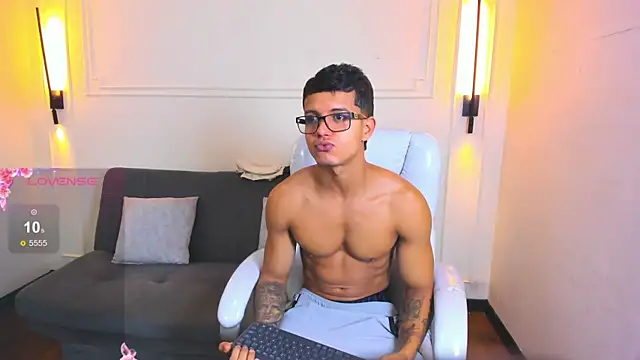 Snapshot of Paradise_boy_s chatting on May 9, 2026, 1:36 pm Paradise boy s online show from May 9, 2026, 1:36 pm