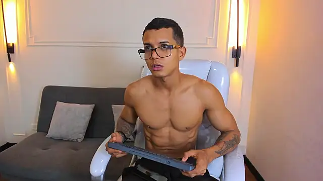 Paradise boy s online show from February 18, 2026, 11:12 pm