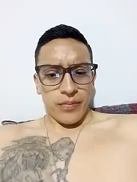 edison95505 online show from April 17, 2026, 2:36 am