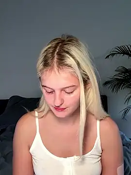 Allylove03 online show from December 8, 2024, 4:50 pm