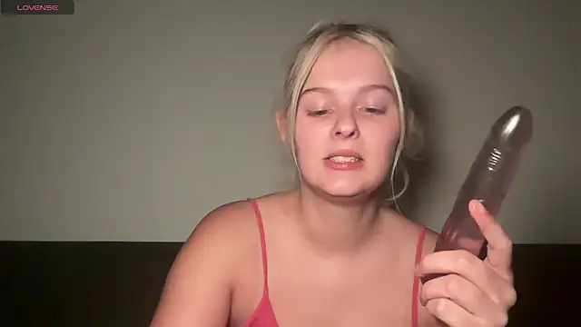 Snapshot of Allylove03 chatting on November 17, 2025, 6:06 am Allylove03 online show from November 17, 2025, 6:06 am