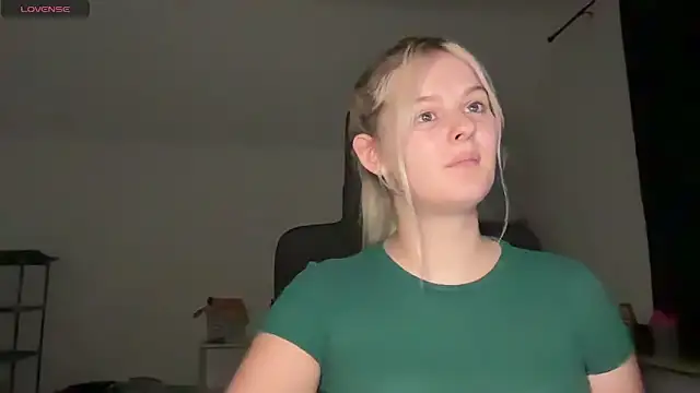 Allylove03 online show from September 19, 2025, 6:12 pm