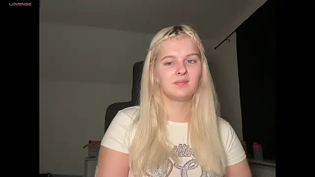 Allylove03 online show from September 12, 2025, 5:56 pm