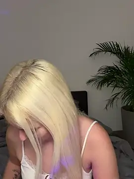 Allylove03 online show from January 10, 2025, 6:06 pm