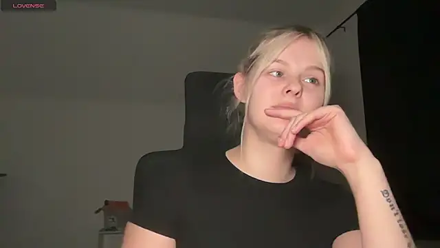 Allylove03 online show from September 24, 2025, 5:19 pm