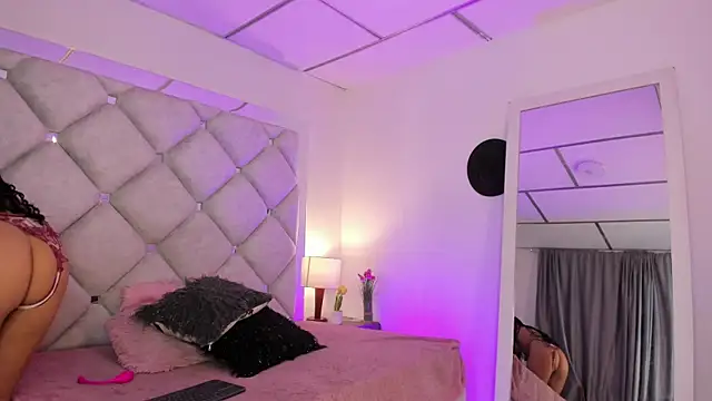 Snapshot of alessiaferry chatting on November 21, 2025, 7:13 pm alessiaferry online show from November 21, 2025, 7:13 pm