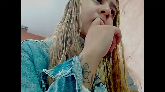 Miabonnett  online show from January 10, 2026, 12:22 pm