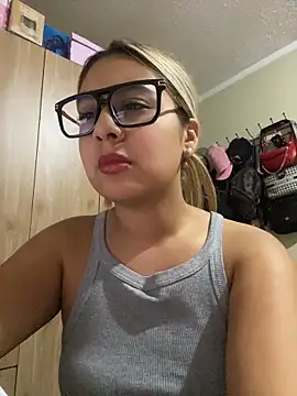 Miabonnett  online show from May 31, 2026, 1:22 am