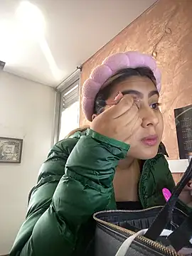 Miabonnett  online show from January 6, 2026, 12:20 pm