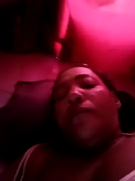 Snapshot of Grazzy85 chatting on February 8, 2025, 10:18 am Grazzy85 online show from February 8, 2025, 10:18 am