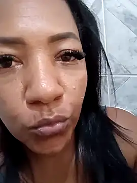 Snapshot of Grazzy85 chatting on December 24, 2024, 12:22 pm Grazzy85 online show from December 24, 2024, 12:22 pm