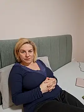 FrauleinSchmitt online show from January 18, 2025, 2:44 pm