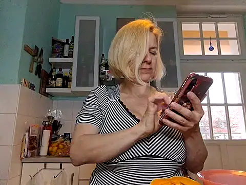 FrauleinSchmitt online show from February 28, 2025, 2:09 pm