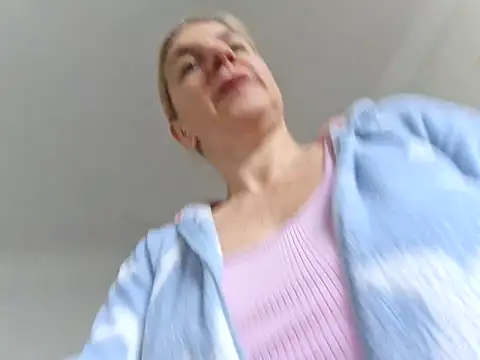 FrauleinSchmitt online show from November 7, 2025, 7:13 am