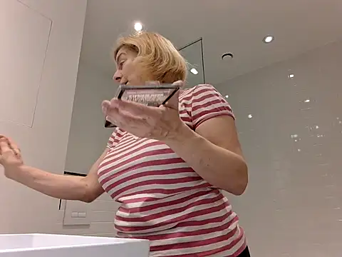 FrauleinSchmitt online show from March 17, 2025, 10:06 am