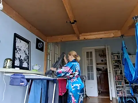 FrauleinSchmitt online show from November 10, 2025, 11:37 am