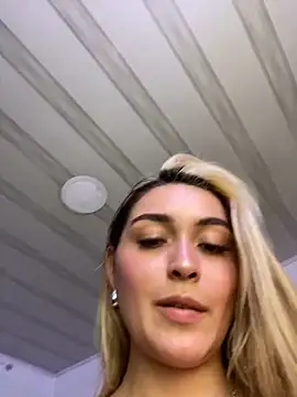 Snapshot of emma_oxford chatting on February 28, 2025, 8:39 pm emma oxford online show from February 28, 2025, 8:39 pm